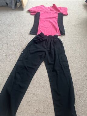 MOBB Women’s Pink & Black Cargo Jogger Scrub Pants
